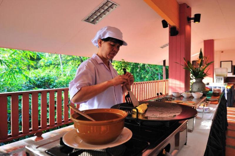 Koh Ngai Cliff Beach Resort Ngoại thất bức ảnh